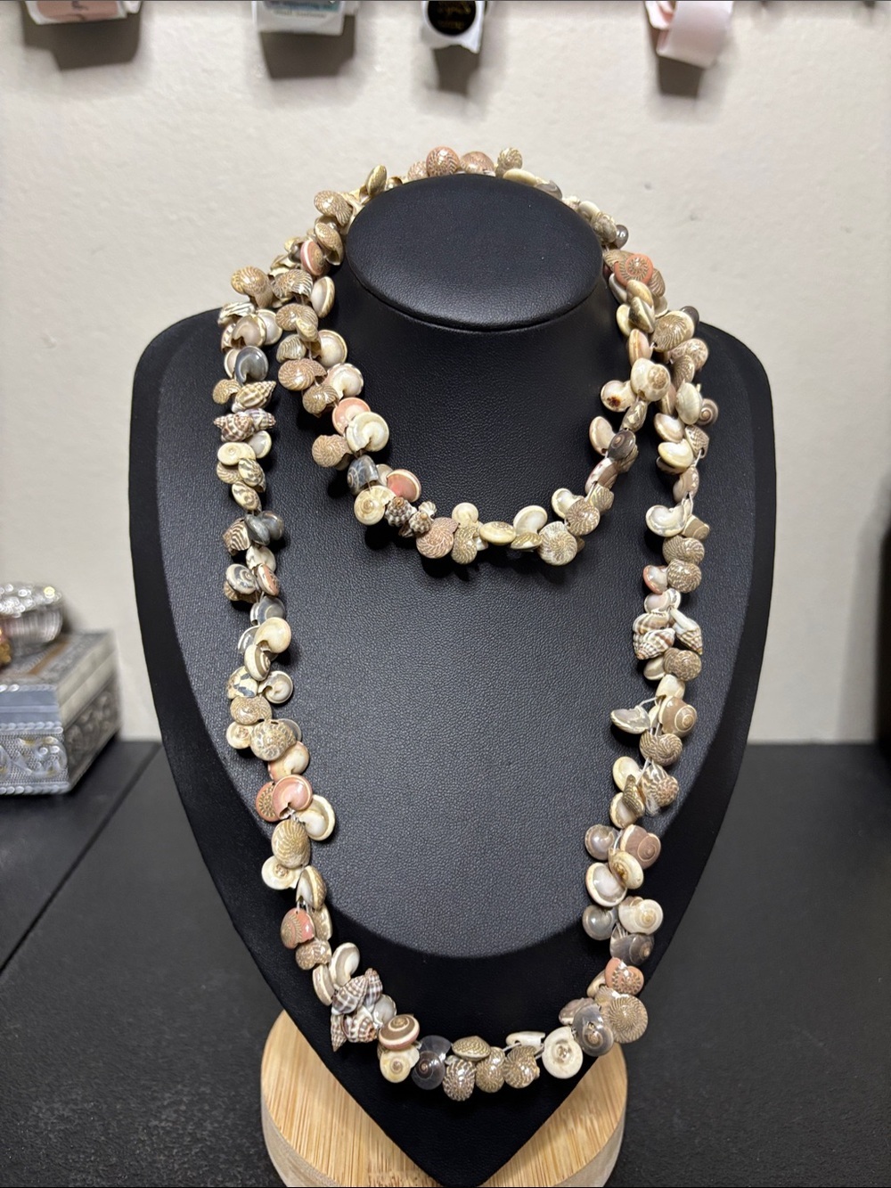 Vintage Natural Shell Bead Necklace in Beige and Peach Tones Resort